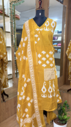 YELLOW SLEEVELESS COTTON KURTA SET - Image 2